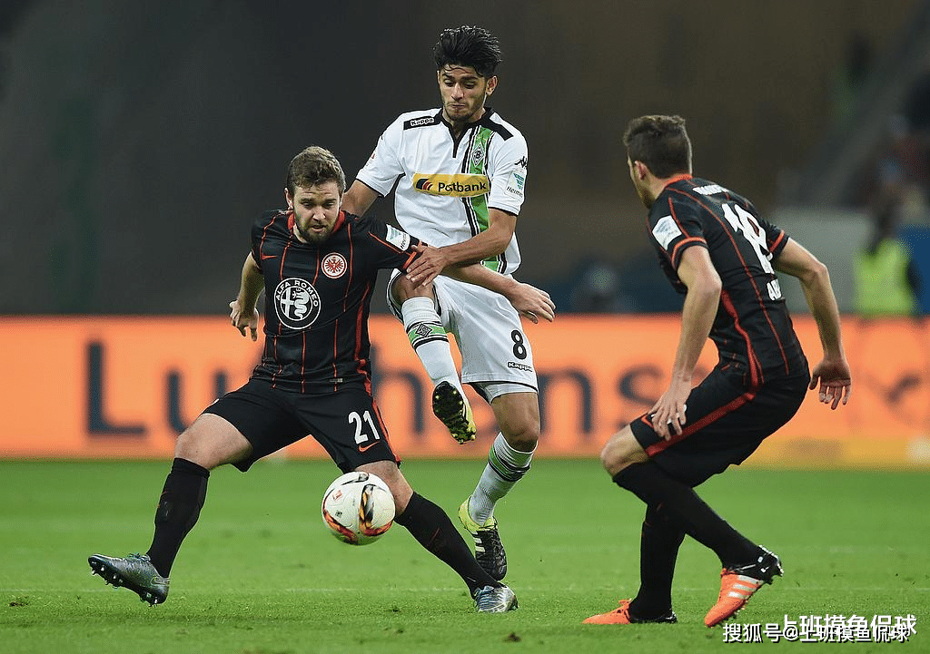 赛地聚焦：德国杯集结日热度飙升；拜仁慕尼黑状态回暖；话题不断；资深球员宣示担当的简单介绍