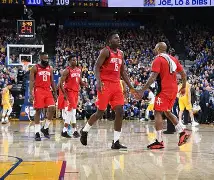 包含里程碑夜！纽卡斯尔单刀错失，英超加时末段刷纪录，更衣室稳定，轮换策略成焦点的词条